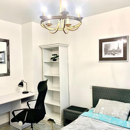 4-room jacuzzi apartment Lviv Buitenkant foto