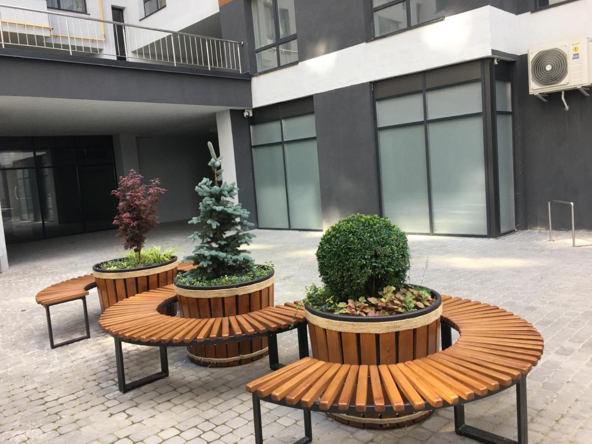 4-room jacuzzi apartment Lviv Buitenkant foto