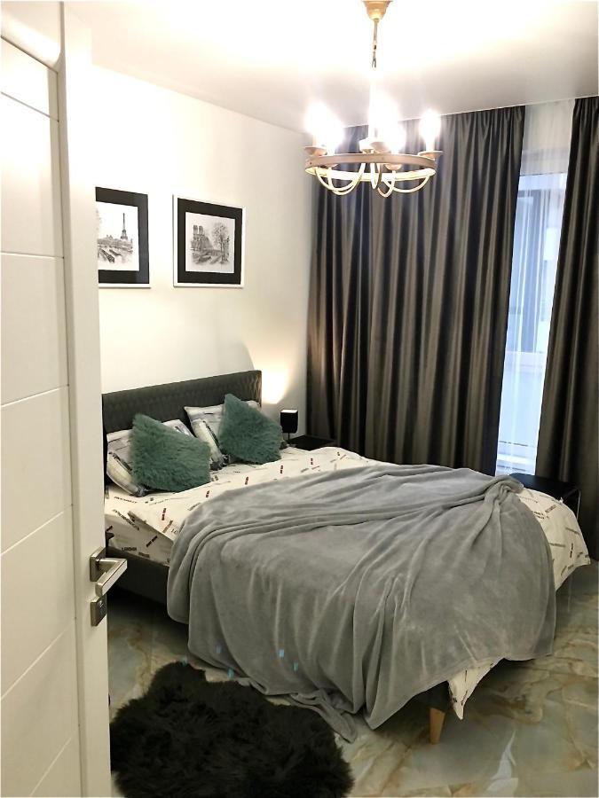 4-room jacuzzi apartment Lviv Buitenkant foto