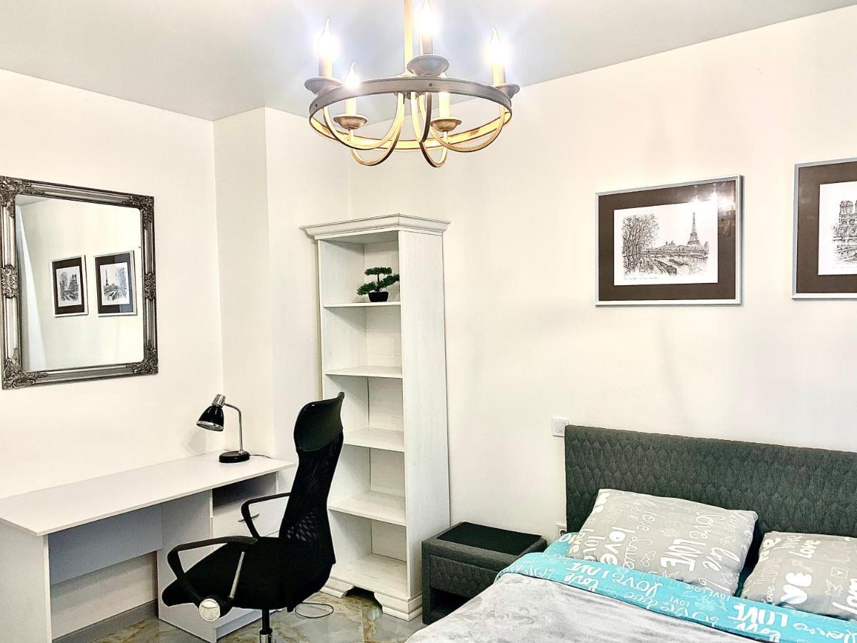 4-room jacuzzi apartment Lviv Buitenkant foto