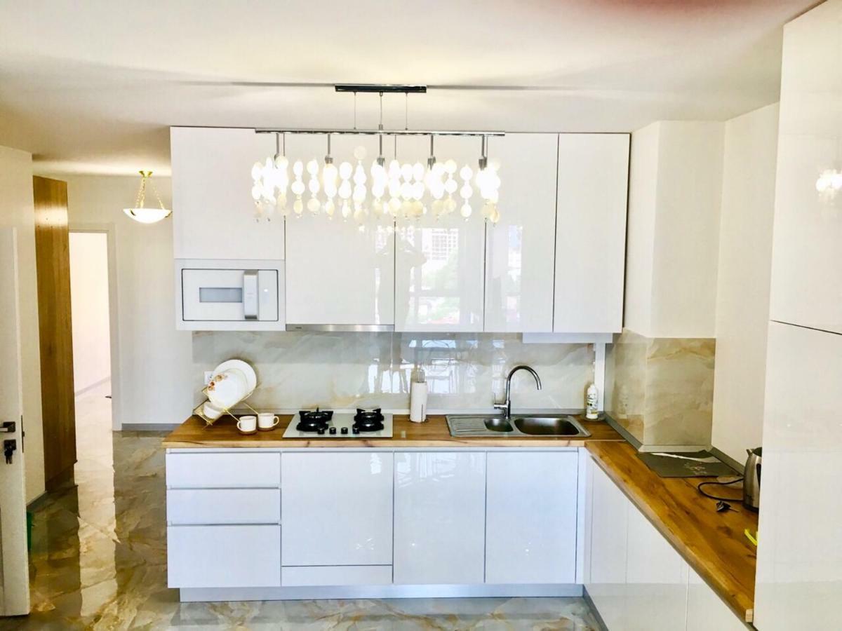 4-room jacuzzi apartment Lviv Buitenkant foto