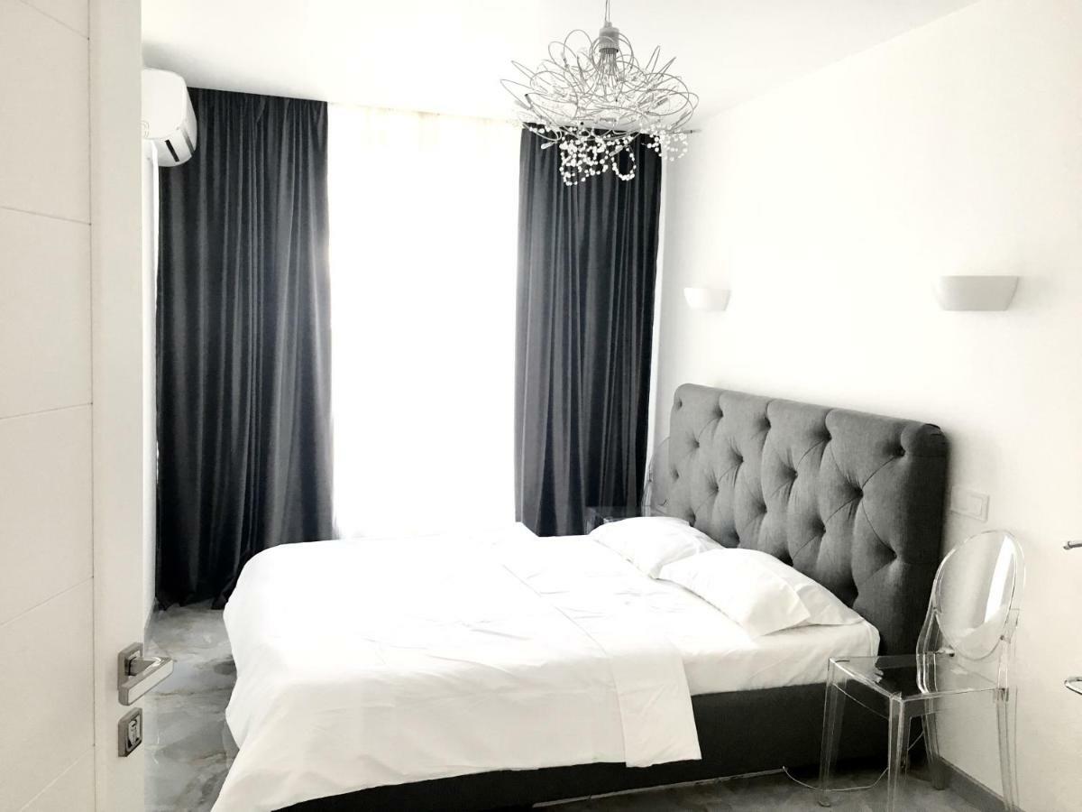 4-room jacuzzi apartment Lviv Buitenkant foto