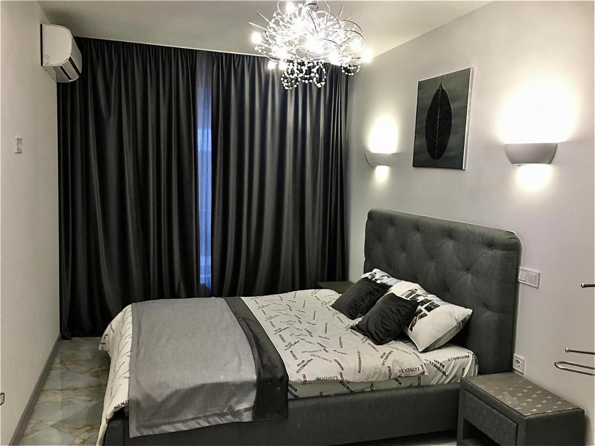 4-room jacuzzi apartment Lviv Buitenkant foto